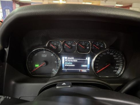 Used 2020 Chevrolet Suburban LT image 12