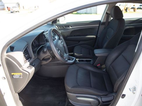 Used 2018 Hyundai Elantra SE image 17