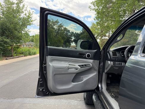 Used 2015 Toyota Tacoma 4x4 Double Cab w/ SR5 Package image 13