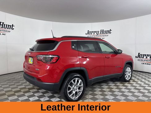 Used 2023 Jeep Compass Latitude image 5