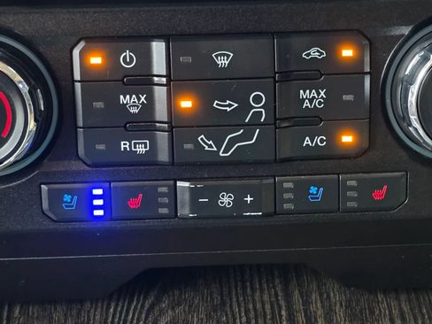 Used 2021 Ford F250 Lariat w/ Lariat Value Package AWD/4WD image 17