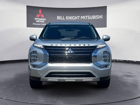 New 2025 Mitsubishi Outlander SE image 8