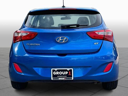 Used 2017 Hyundai Elantra GT image 4
