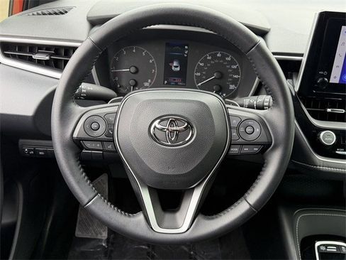 Used 2025 Toyota Corolla SE image 13