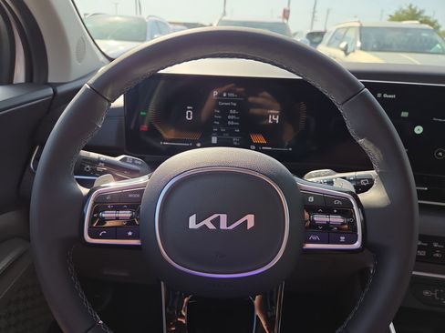 New 2026 Kia Carnival EX image 11