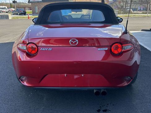 Used 2016 MAZDA MX-5 Miata Sport image 4