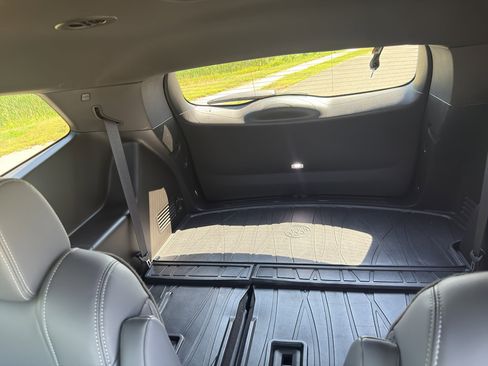 Used 2024 Buick Enclave Essence image 15