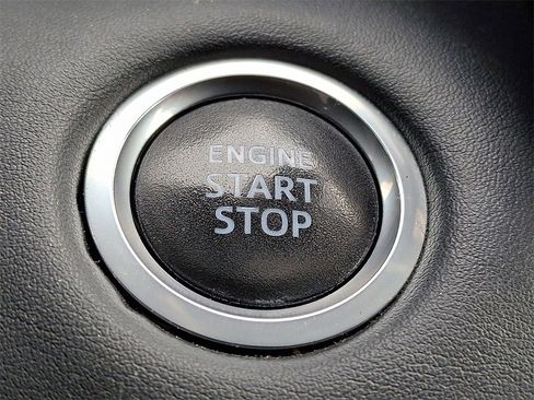 Used 2020 Toyota Highlander XLE image 25