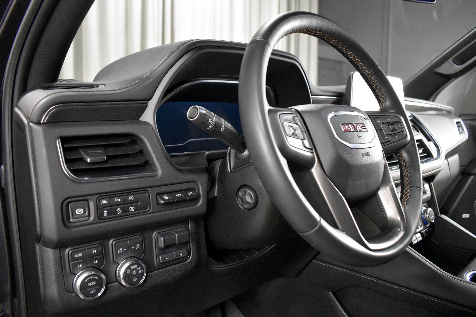 Used 2024 GMC Yukon AT4 w/ AT4 Premium Plus Package AWD/4WD image 21