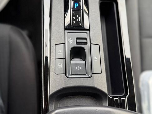 Used 2024 Toyota Prius LE image 18