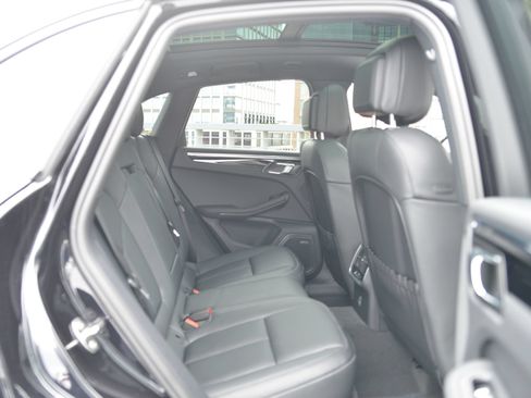 Certified 2026 Porsche Macan AWD/4WD image 19