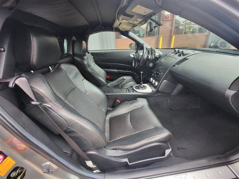 Used 2006 Nissan 350Z Touring RWD image 8