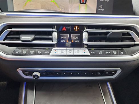 Used 2021 BMW X7 xDrive40i w/ Premium Package image 25