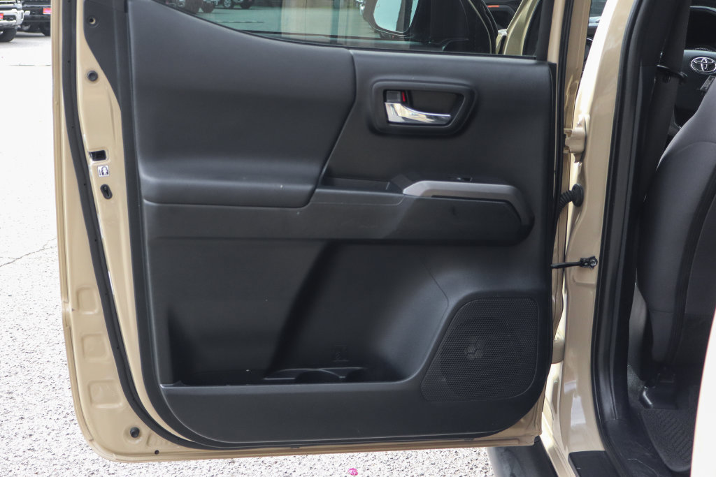 Used 2016 Toyota Tacoma TRD Sport RWD image 40