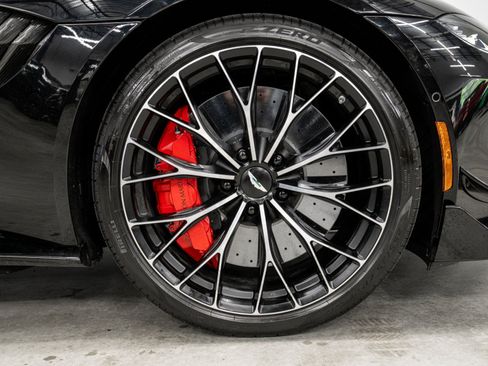 Used 2023 Aston Martin V8 Vantage Coupe RWD image 38