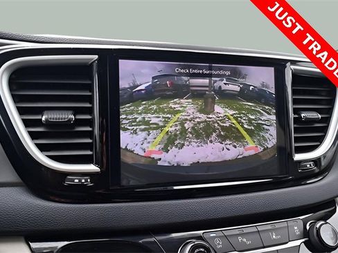 Used 2024 Chrysler Pacifica Touring-L image 33