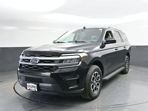 Used 2024 Ford Expedition XLT AWD/4WD image 7