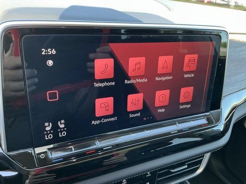 Used 2024 Volkswagen Atlas SEL AWD/4WD image 28