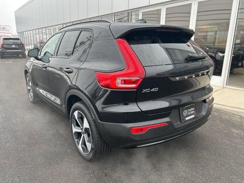 Certified 2025 Volvo XC40 B5 Plus image 3