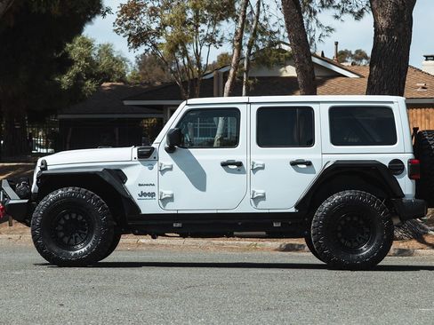 Used 2024 Jeep Wrangler Sahara image 7