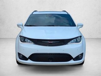 Used 2020 Chrysler Pacifica Limited w/ Quick Order Package 27H Red S FWD video 2