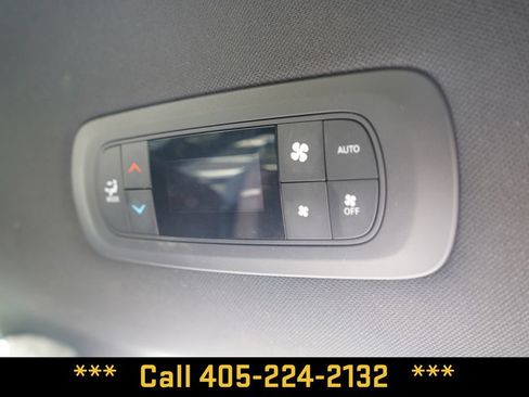 Used 2025 Chrysler Pacifica Select FWD image 22