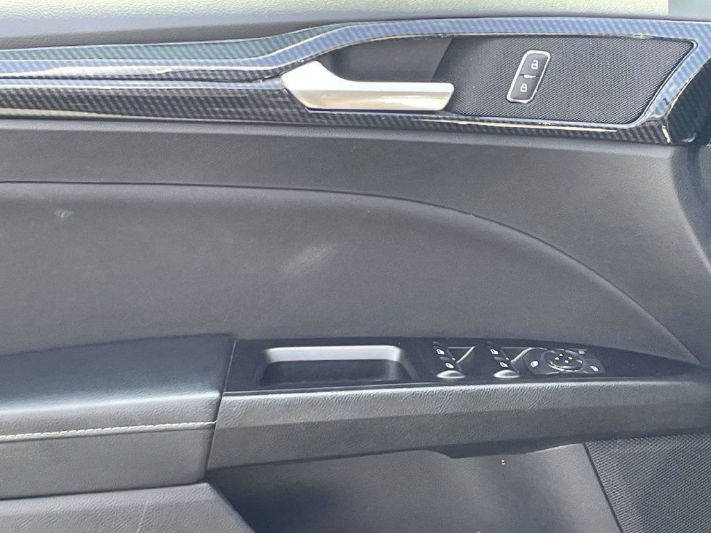 Used 2018 Ford Fusion SE w/ Equipment Group 201A FWD image 18