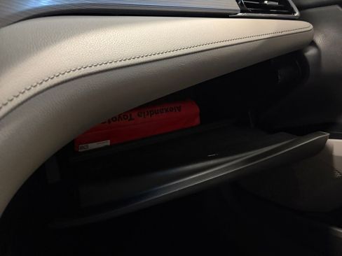 Used 2018 Toyota Camry SE image 37