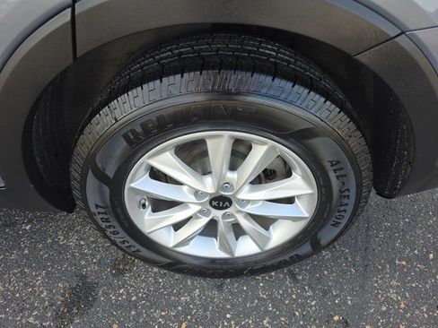 Used 2020 Kia Sorento LX image 10