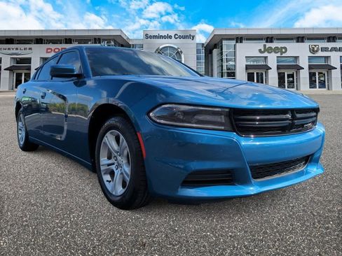 Used 2021 Dodge Charger SXT image 2