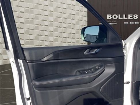 Certified 2023 Jeep Grand Cherokee Laredo w/ Luxury Tech Group I image 14