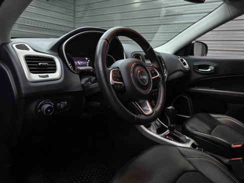 Used 2019 Jeep Compass Latitude w/ Popular Equipment Group AWD/4WD image 10