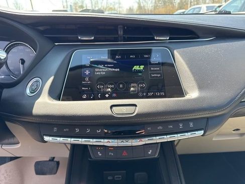 Certified 2023 Cadillac XT4 Luxury w/ Cold Weather Package AWD/4WD image 13