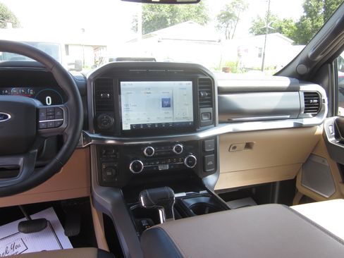 Used 2023 Ford F150 Lariat w/ Trailer Tow Package AWD/4WD image 15