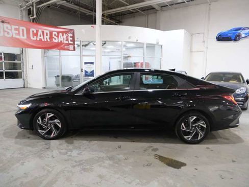 Used 2025 Hyundai Elantra SEL image 6