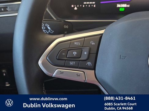 Certified 2023 Volkswagen Tiguan SE R-Line FWD image 22
