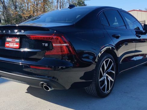 Used 2019 Volvo S60 T5 Momentum w/ Premium Package image 3