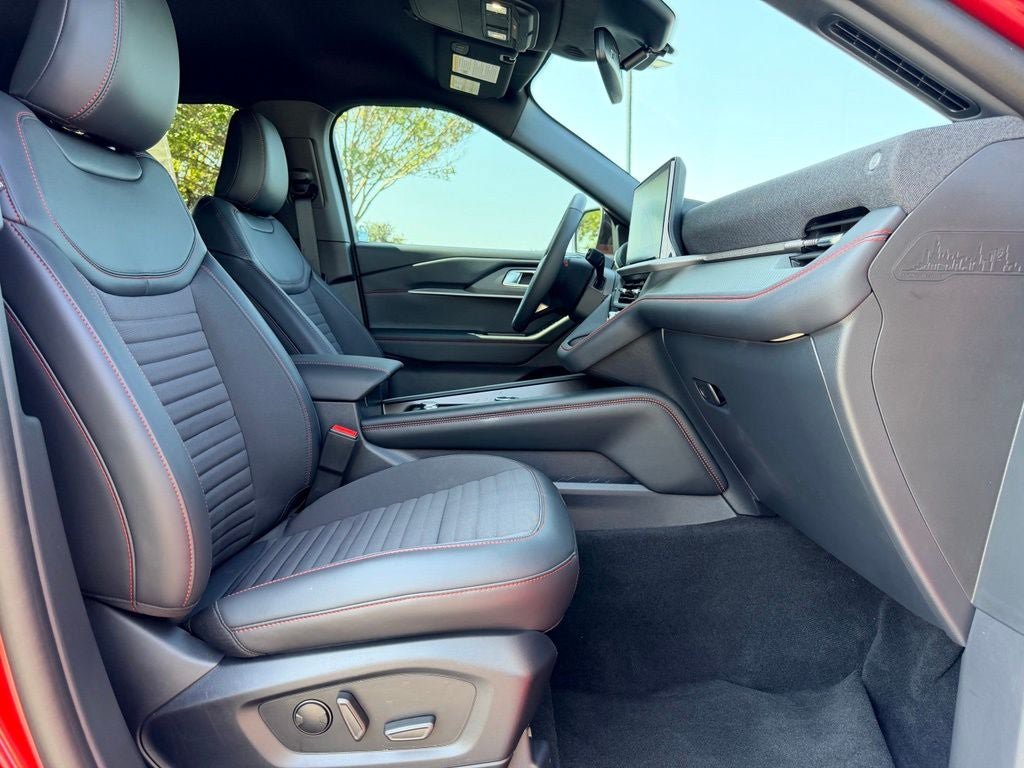 New 2026 Ford Explorer ST-Line w/ ST-Line Street Pack RWD image 8