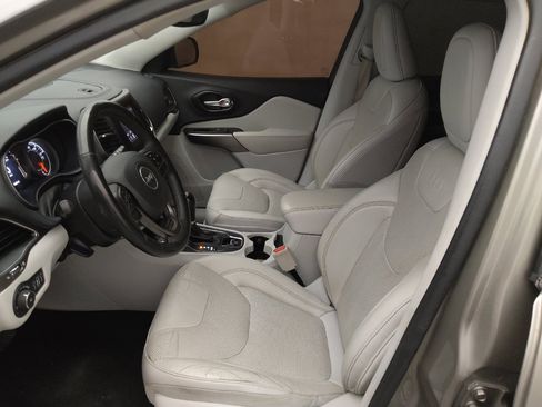 Used 2021 Jeep Cherokee Latitude Lux w/ Sun & Sound Group AWD/4WD image 17
