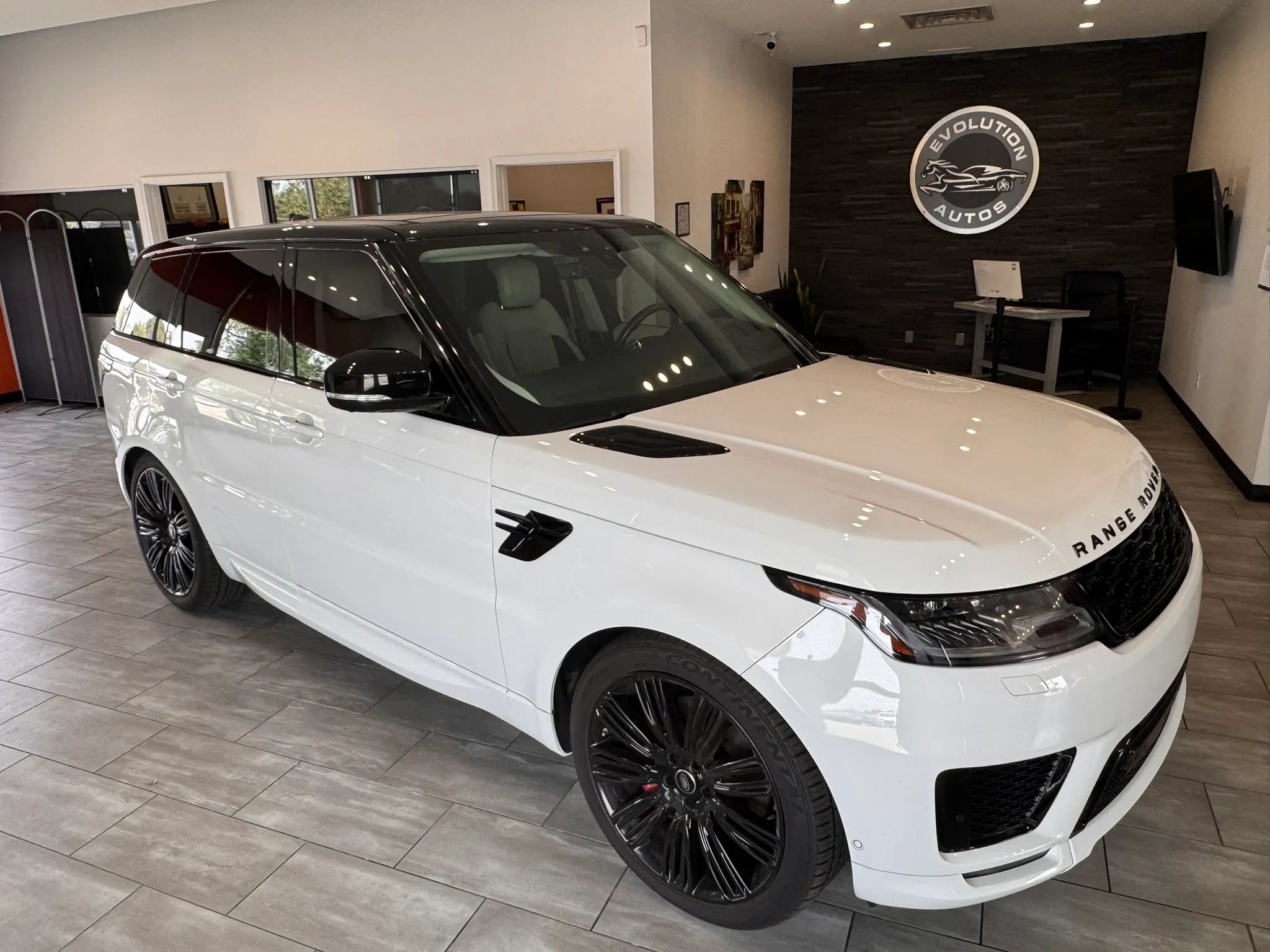 Used 2018 Land Rover Range Rover Sport Supercharged AWD/4WD image 10