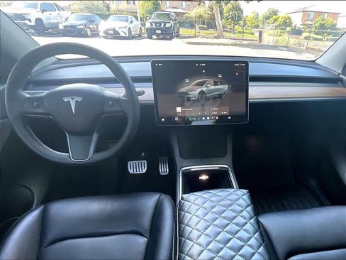 Used 2022 Tesla Model Y Performance AWD/4WD image 16