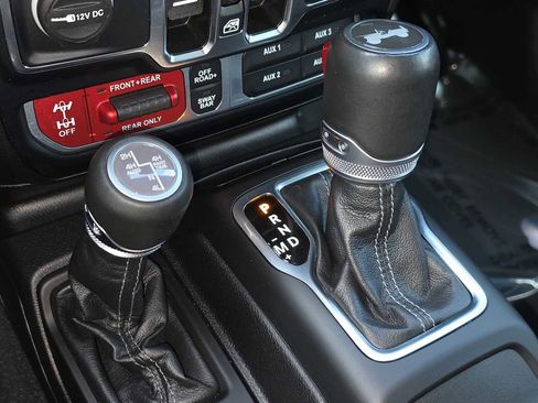 Used 2024 Jeep Wrangler Unlimited Rubicon 4xe image 21