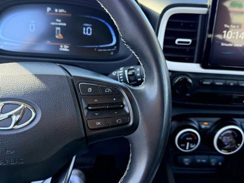 Used 2023 Hyundai Venue Limited image 15