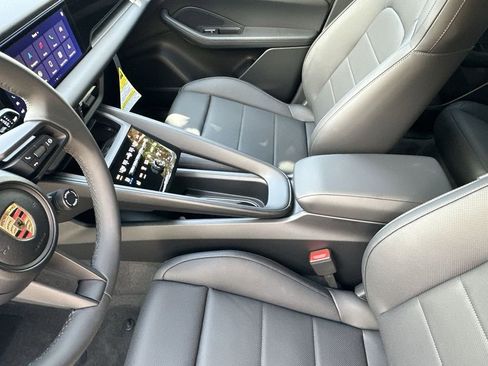 New 2025 Porsche Macan Electric image 25