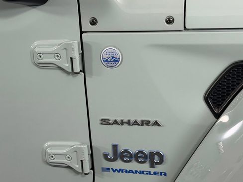 Used 2024 Jeep Wrangler Unlimited Sahara w/ Safety Group AWD/4WD image 13