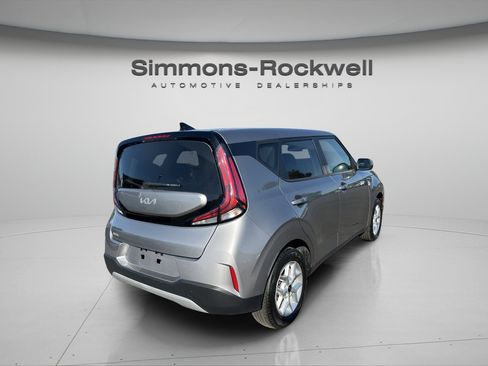 Used 2025 Kia Soul LX w/ LX Technology Package FWD image 5