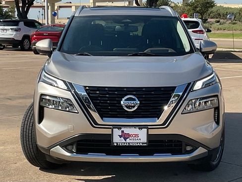 Used 2021 Nissan Rogue Platinum FWD image 2