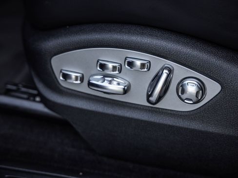 Certified 2023 Porsche Macan Turbo AWD/4WD image 20