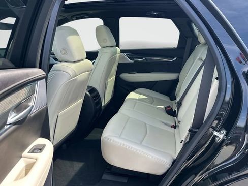 Certified 2024 Cadillac XT5 Sportv w/ Technology Package AWD/4WD image 17