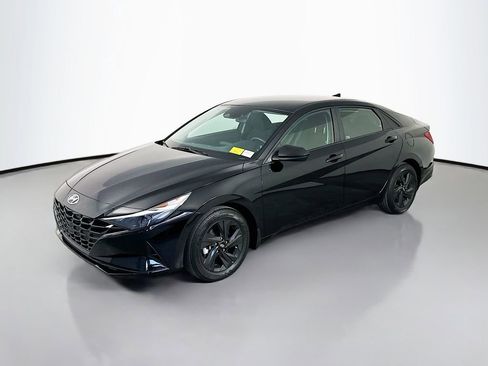 Used 2023 Hyundai Elantra SEL FWD image 3